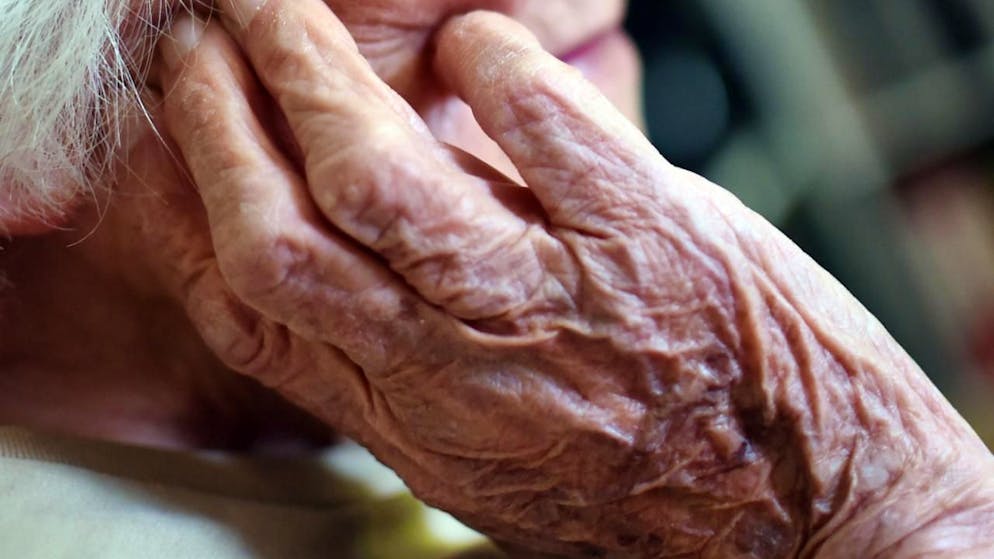 La nouvelle exposition "Welcome to your future - centenaires de Suisse" présente treize portraits à découvrir au Parc des Bastions à Genève, jusqu'au 13 novembre (image d'illustration).