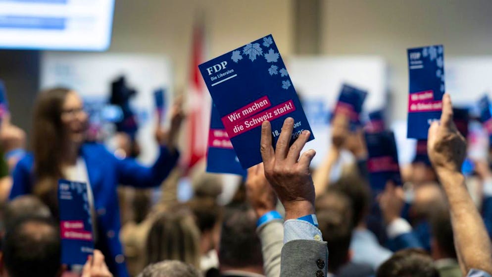 FDP stellt sich hinter EU-Verträge und sagt Nein zum Ständemehr - Gallery. Die FDP-Delegierten haben sich am Samstag in Bern mehrheitlich für die EU-Verträge ausgesprochen.