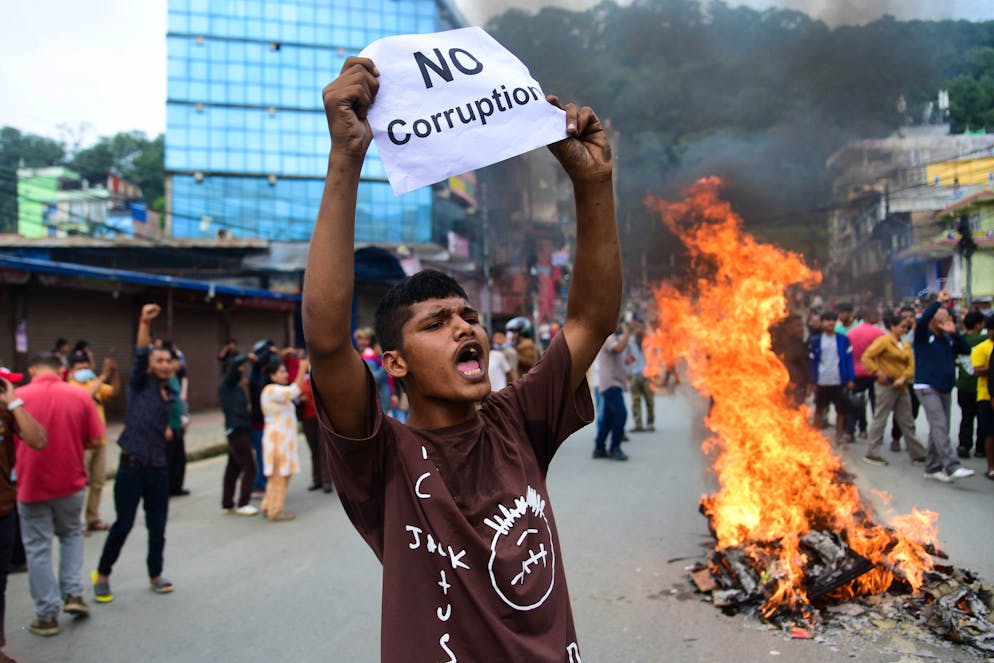 Die «Gen Z» begehrt weltweit gegen Ungerechtigkeiten auf. Nepal, Kathmandu: Mehrere Menschen waren in Nepal getötet worden, als die Polizei Tränengas und Gummigeschosse auf Demonstrant*innen abfeuerte, die versuchten, das Parlament wegen eines Verbots sozialer Medien und angeblicher Korruption zu stürmen. 