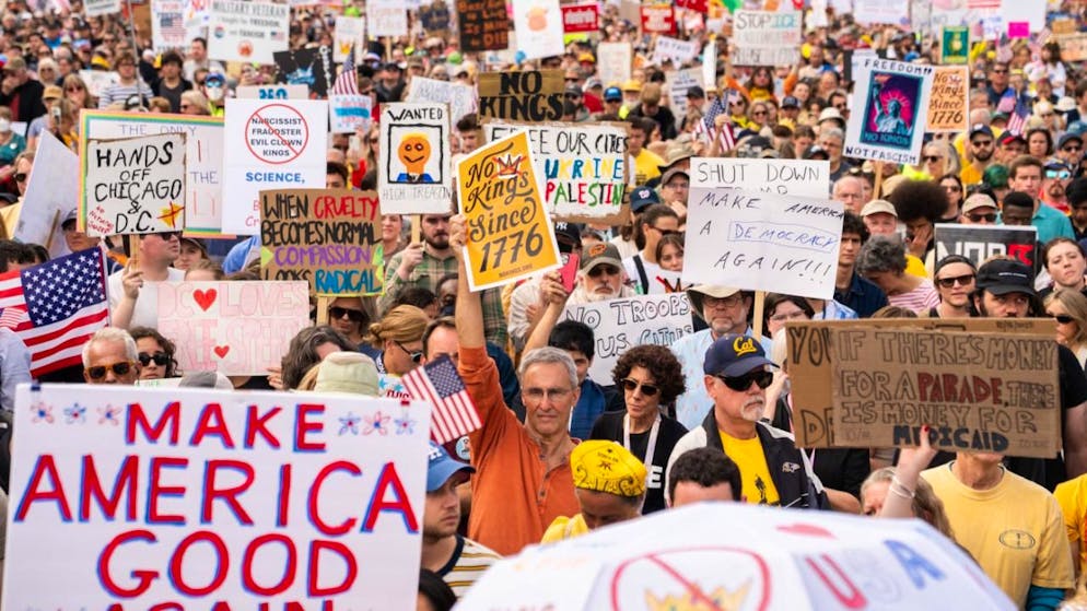 Oltre 2'500 marce. «Non vogliamo re», gli Stati Uniti scendono in piazza contro Trump