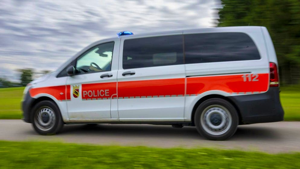 Bernese authorities have launched an investigation following a serious traffic accident in Attiswil in which two people were killed.