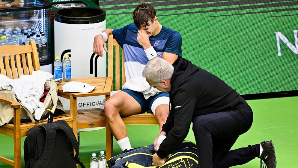 Terribles images en tennis. Une des têtes d’affiche des Swiss Indoors se blesse gravement