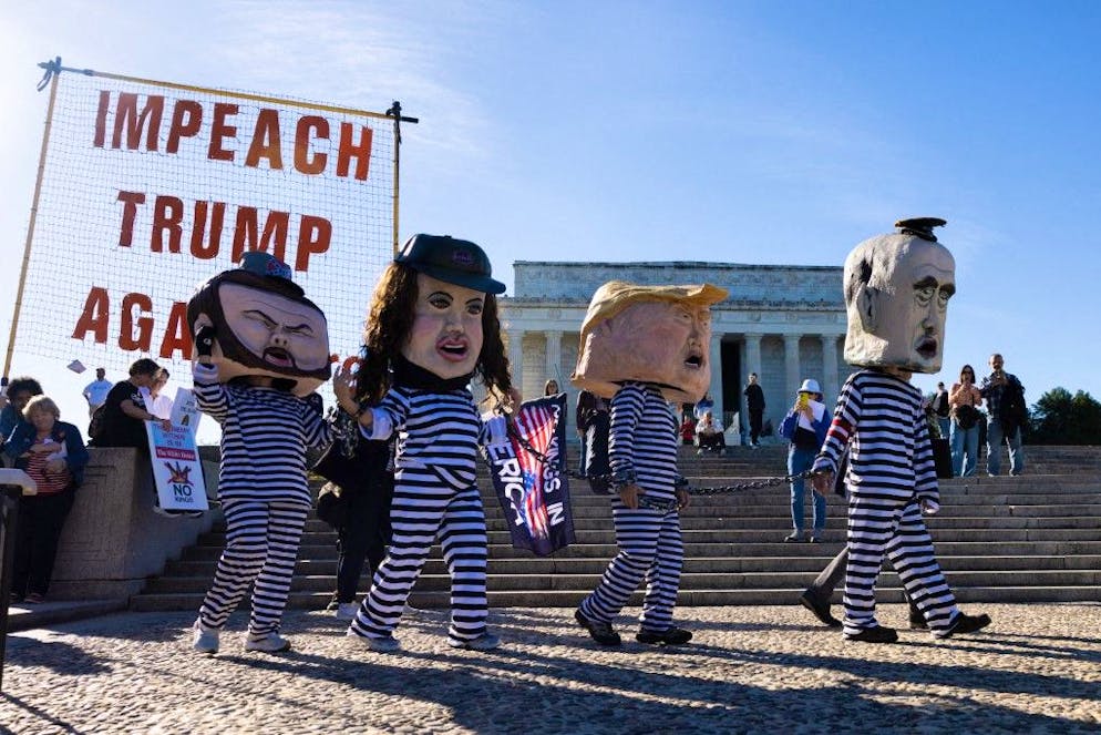 Depuis son retour au pouvoir en janvier, Donald Trump a bouleversé l'équilibre démocratique américain en empiétant sur les pouvoirs du Congrès et des Etats et en menaçant ses opposants de représailles judiciaires.