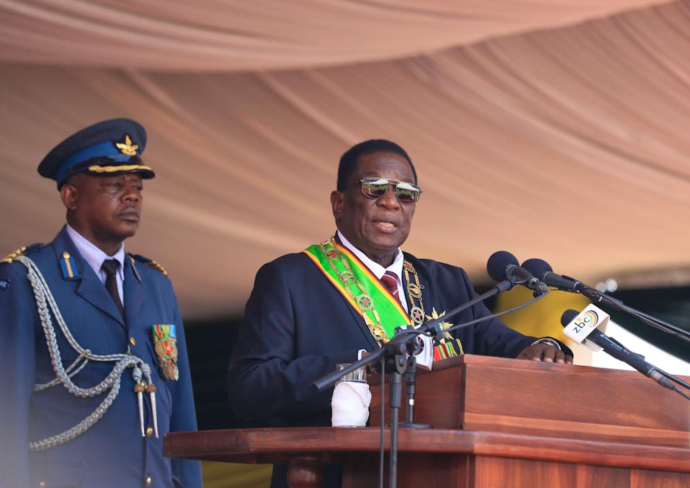 M. Mnangagwa, qui a évincé le père de l'indépendance Robert Mugabe dans une révolution de palais, a hérité d'une économie en ruine (archive). 