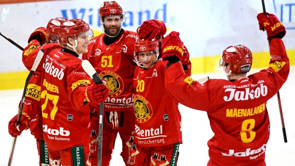 Ein Freudentag im Emmental: Die SCL Tigers führen gegen Fribourg-Gottéron nach vier Minuten mit 3:0 und gewinnen 6:0