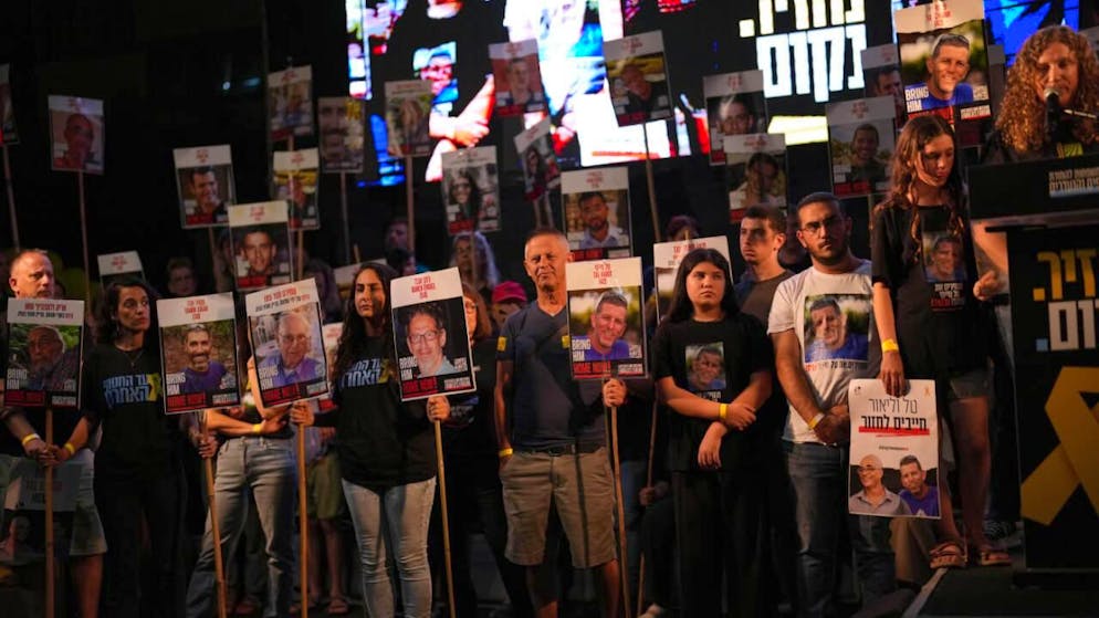 Sulla 'piazza degli ostaggi' a Tel Aviv. (foto del 18 ottobre 2025)