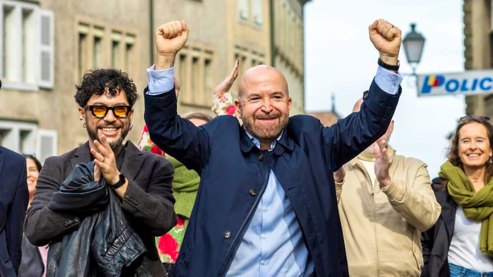 Nicolas Walder gewinnt die Ersatzwahl für Antonio Hodgers in Genf. Damit behalten die Grünen ihren Sitz in der Genfer Kantonsregierung, den sie seit 1997 inne haben.