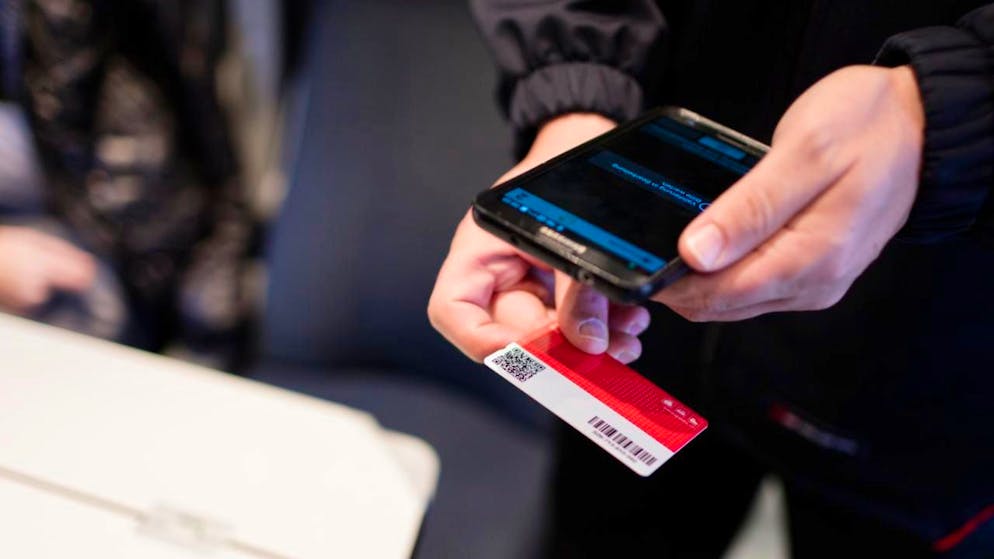 L'abbonamento metà prezzo per i trasporti pubblici cambierà, ma non sarà abolito. (immagine d'illustrazione)