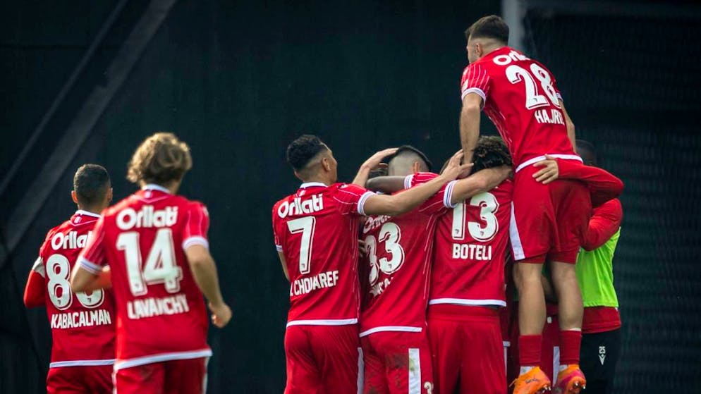 Die Spieler von Sion freuen sich über das erlösende 1:0