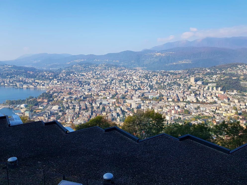 Herbstbilder 2025: Das sind die Bilder der blue News Leser*innen. Ernst zeigt uns die Sicht auf Lugano von der Monte-Bré-Seite.