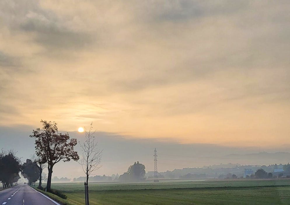 Herbstbilder 2025: Das sind die Bilder der blue News Leser*innen. Münschenbuchsee BE: Sentas Kamera schiesst Richtung Moossee.