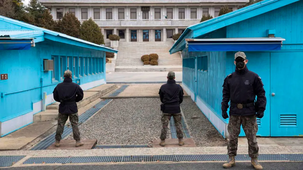Asia. Soldato nordcoreano passa la linea fortificata e fugge in Corea Sud