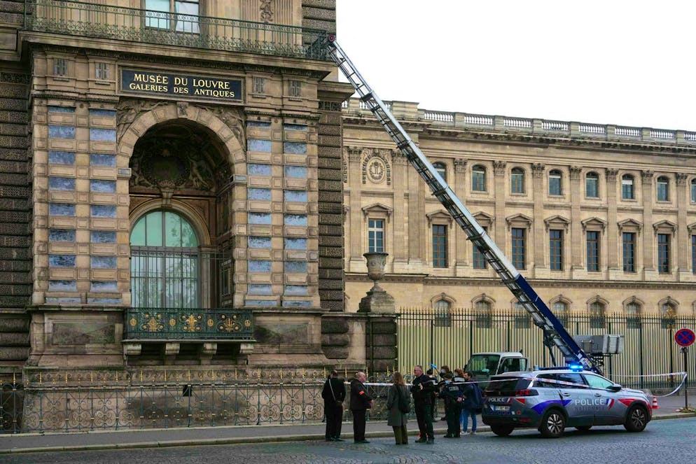 Il bottino del Louvre ha un «valore storico inestimabile». È stata commessa una rapina al Museo del Louvre di Parigi. (foto d'archivio)