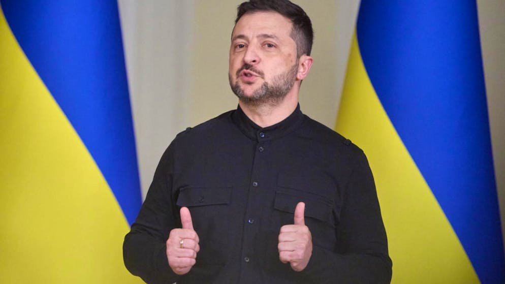 ARCHIV - Der ukrainische Präsident Wolodymyr Selenskyj spricht während seiner Pressekonferenz in Kiew. Foto: Efrem Lukatsky/AP/dpa