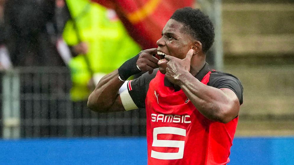 Spezieller Torjubel: Embolo macht bei seinem Treffer eine Grimasse.