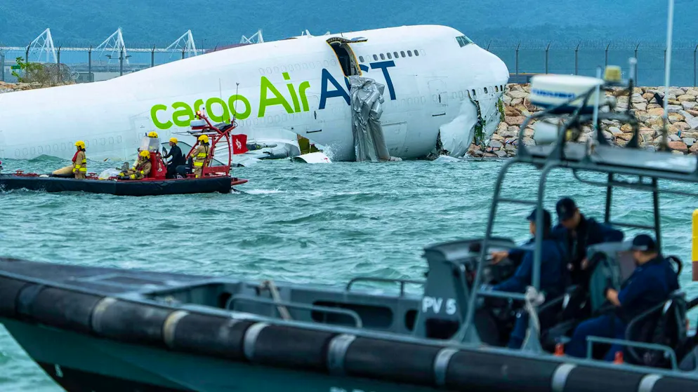 ドンチャン Jumbo jet skids over runway into the sea - two dead | blue News