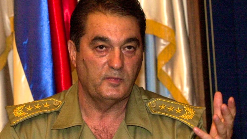 Il generale serbo Nebojsa Pavkovic nel 2002.