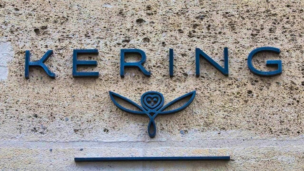 After just two years, the luxury goods group Kering is selling its cosmetics division. The money is to be used to reduce debt. (symbolic image)