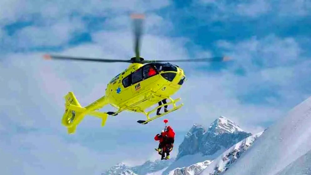 Il soccorso alpino è una componente importante dell'aiuto in montagna.