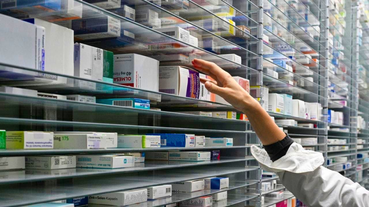 Manufacturing industry. Swiss pharmaceutical industry supplies Russia despite war