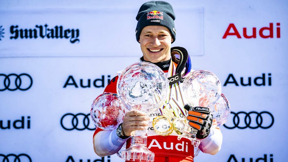 Marco Odermatt of Switzerland celebrates with men's World Cup overall crystal globe trophy, the men's Downhill discipline leader crystal globe trophy, the men's Super-g discipline leader crystal globe trophy and the men's Giant-Slalom discipline leader crystal globe trophy at the FIS Alpine Ski World Cup Finals, in Sun Valley Resort, Idaho, United States, Thursday, March 27, 2025. (KEYSTONE/Jean-Christophe Bott)