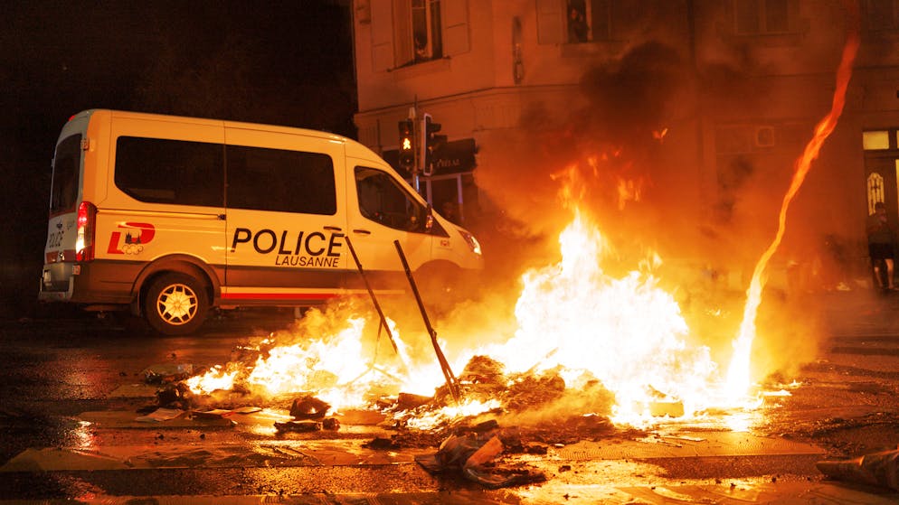 Actu et dicton du jour. La police vaudoise visée ? Une oeuvre controversée fait polémique à Lausanne