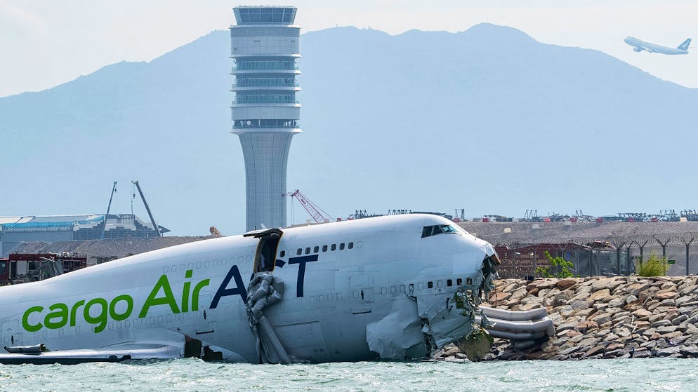 Images impressionnantes. Un grave accident a eu lieu à l’aéroport de Hong Kong !