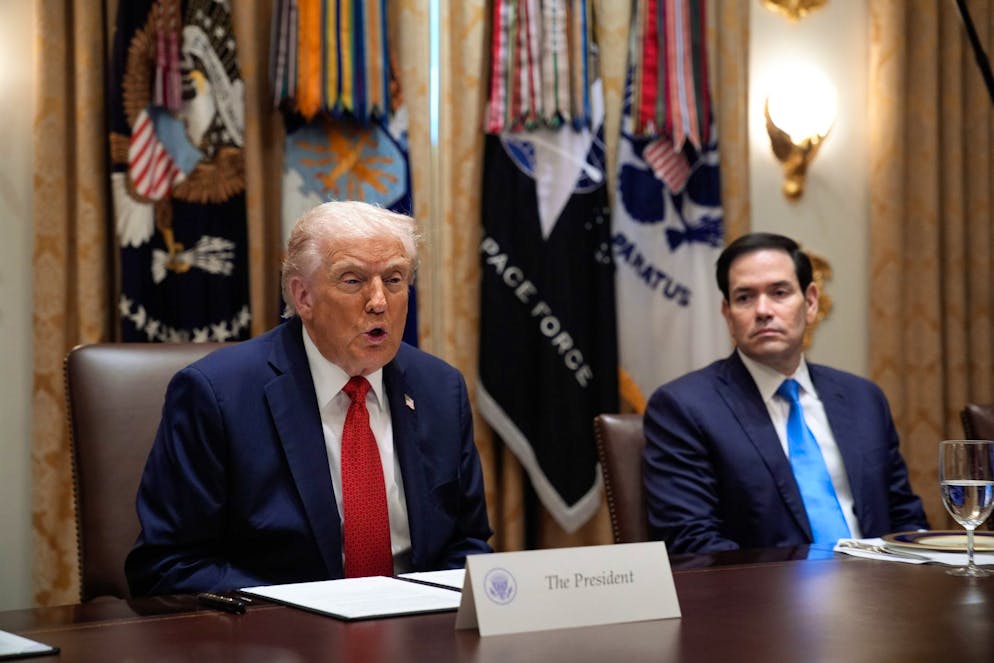 Il presidente Donald Trump (sinistra) e il Segretario di Stato Marco Rubio (destra) 