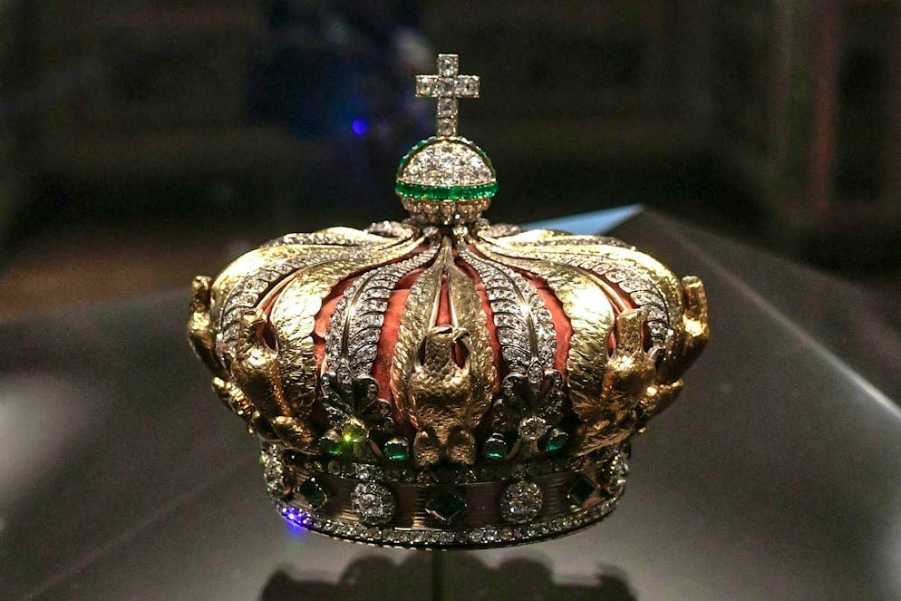 Louvre director resigns - Gallery. Empress Eugénie's crown was later found damaged near the Louvre. (archive picture)