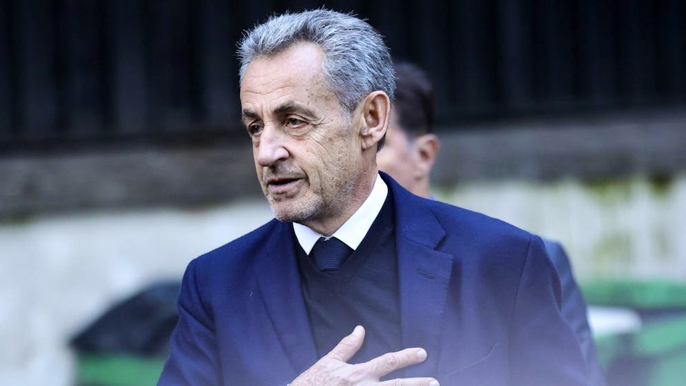 Francia. Sarkozy entra in prigione: «Mettono in carcere un innocente»