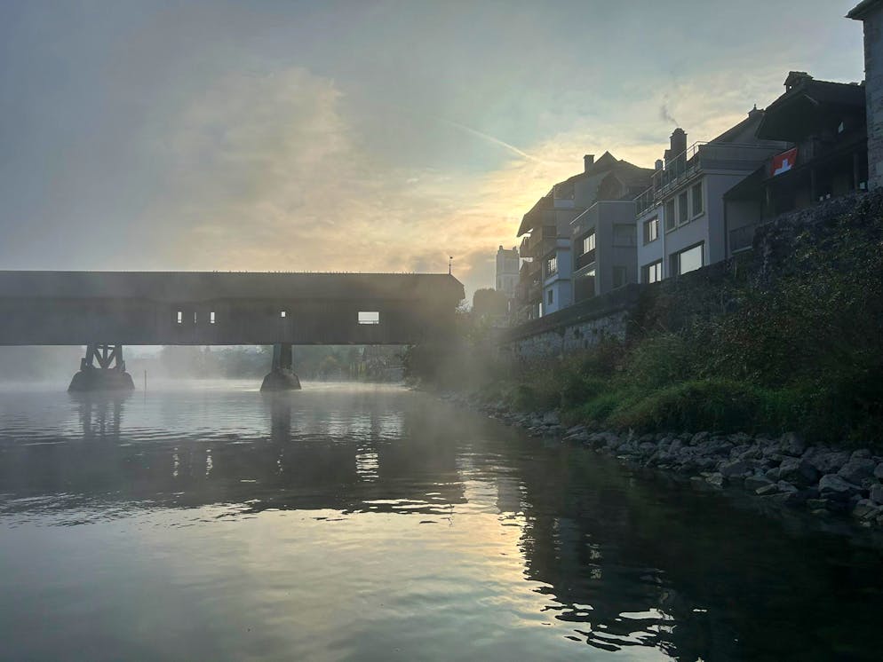Herbstbilder 2025: Das sind die Bilder der blue News Leser*innen. Für das Bild wagte sich der Fotograf bei Büren an der Aare gar aufs Wasser.