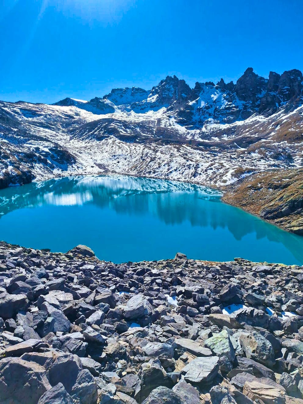 Autumn pictures 2025: These are the pictures of blue News readers. First snow on Silvia's 5-lake hike on the Pizol. 