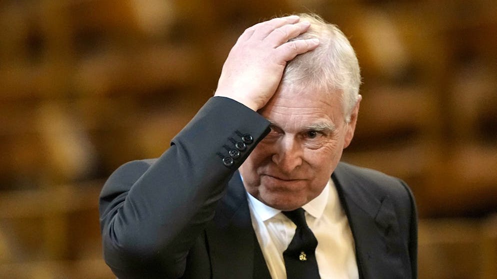 Palazzo sotto pressione. È uscito il libro di Virginia Giuffre: ecco alcuni dettagli scioccanti sul principe Andrea