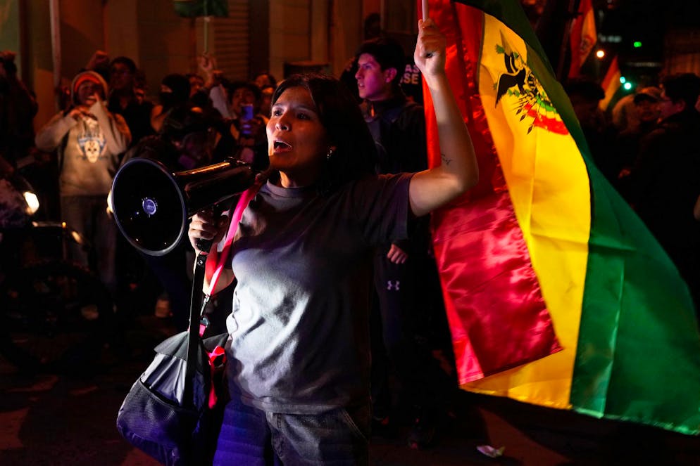 Une manifestante crie « C'était une fraude ! » à propos des résultats du second tour de l'élection présidentielle qui s'est déroulé la veille à La Paz, en Bolivie, le lundi 20 octobre 2025. (AP Photo/Juan Karita)