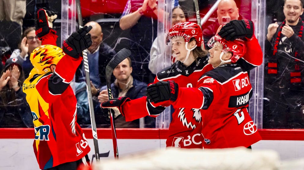 Ajoie regagne enfin, les autres Romands sourient également - Gallery. Sami Niku (à gauche) a marqué le but décisif pour Lausanne en prolongations.