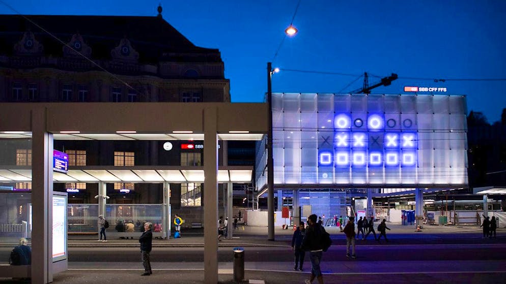 Two security officers allegedly beat up a man at St. Gallen train station.