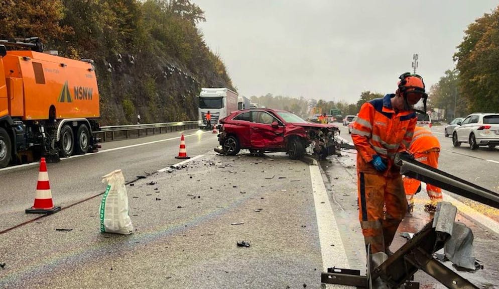 Mehrere Autos waren nach dem Unfall schrottreif. 