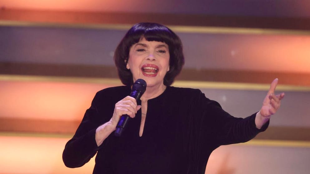 In den 60 Jahren ihrer Karriere hat sich Mireille Mathieu den Status als Botschafterin des französischen Chansons ersungen. Zum Bühnenjubiläum geht sie nun auf Tour und macht im November auch Halt in der Schweiz. (Archivbild)