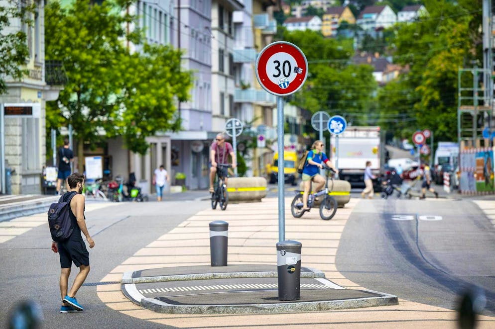 A 30 km/h speed limit is already in force on the Nordbrücke bridge in Zurich Wipkingen, and the speed reduction is now also being introduced on several streets around the main railway station.