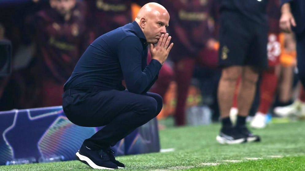 Liverpools Trainer Arne Slot muss Lösungen finden