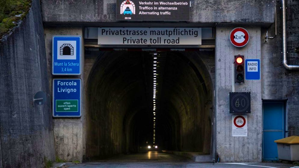 Il tunnel a una sola corsia Munt La Schera. Durante i giorni di punta circa 17 bus all'ora attraverseranno il cunicolo di 3,5 chilometri, che collega la Bassa Engadina con Livigno.