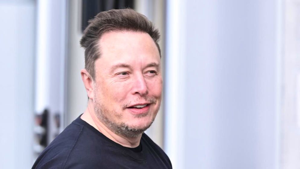 Eigentlich nichts zu lachen hat Tesla-Chef Elon Musk im Moment: Die Gewinne sinken - trotz mehr Umsatz und auch mehr verkauften Fahrzeugen. (Archivbild)