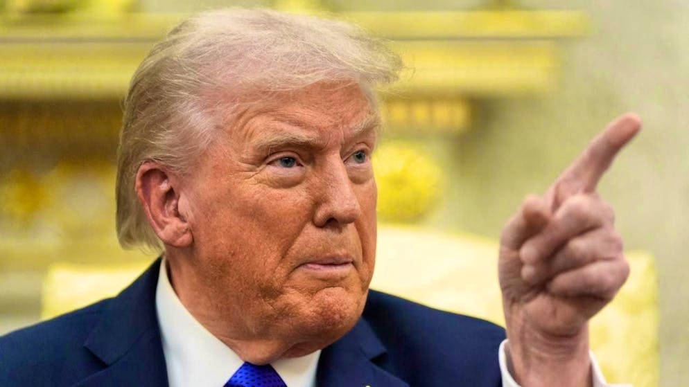 President Donald Trump points to a reporter as he meets with NATO Secretary General Rutte in the Oval Office of the White House. Photo: Alex Brandon/AP/dpa