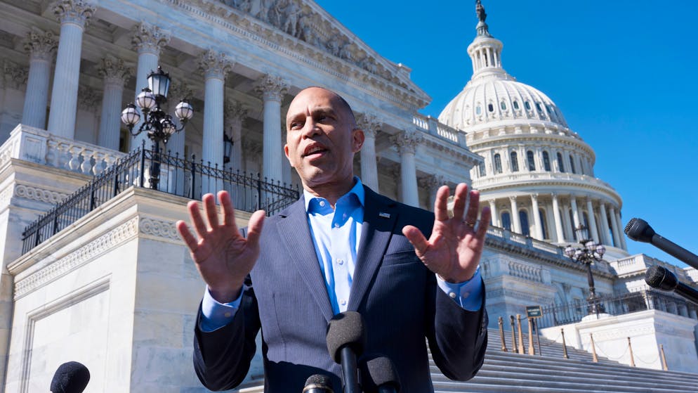 La menace visait le chef des démocrates à la Chambre des représentants, Hakeem Jeffries.