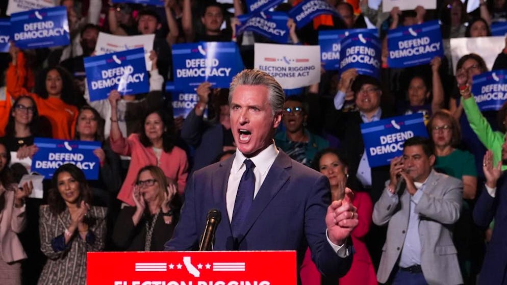 Gavin Newsom a mobilisé la Garde nationale pour distribuer l'aide alimentaire en Californie.