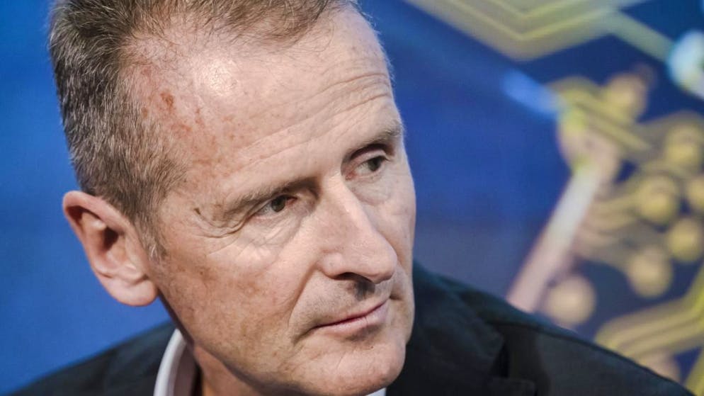 Herbert Diess gab 2022 den Posten als VW-Konzernchef an Oliver Blume ab. (Archivbild)