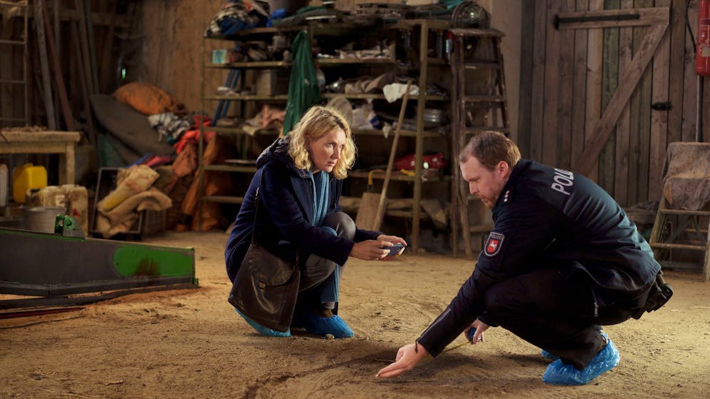 Ist konventionelle Landwirtschaft krebserregend?. Polizist Olaf Gehrke (Ole Fischer) glaubt an die Unfall-Theorie. Ein Fuchs soll den (fehlenden) Kopf des Opfers danach weggeschleift haben.