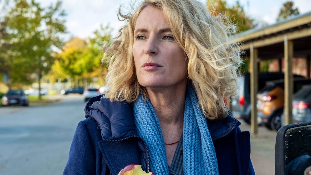 Ist konventionelle Landwirtschaft krebserregend?. Charlotte Lindholm (Maria Furtwängler) ist zurück aus Göttingen und wieder als Solo-Ermittlerin fürs LKA Hannover aktiv.