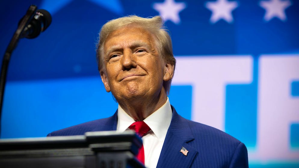 À la place des journalistes. Les influenceurs, ces bons petits soldats de Trump