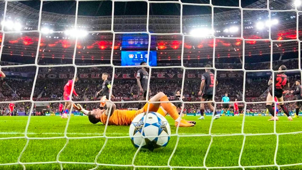 Defending champions Paris Saint-Germain beat Leverkusen 7:2 - the highest-scoring match among several high-scoring games